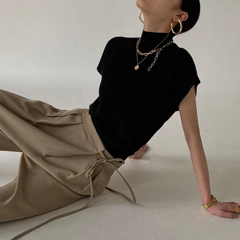 Low-Turtleneck Knitted Top
