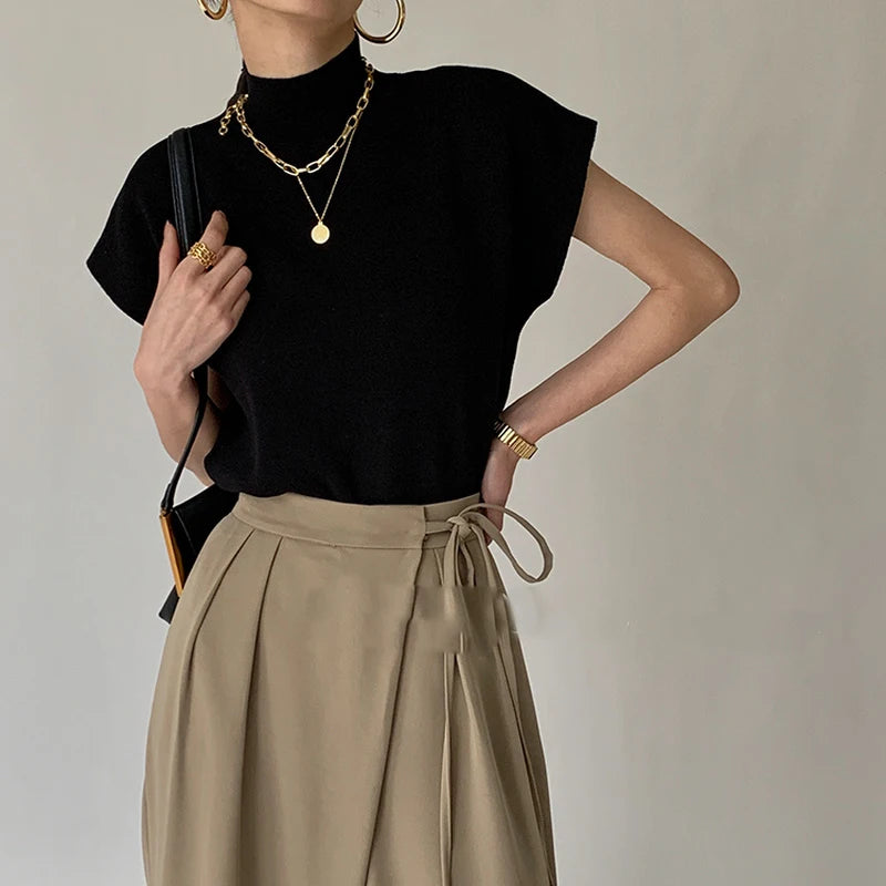 Low-Turtleneck Knitted Top